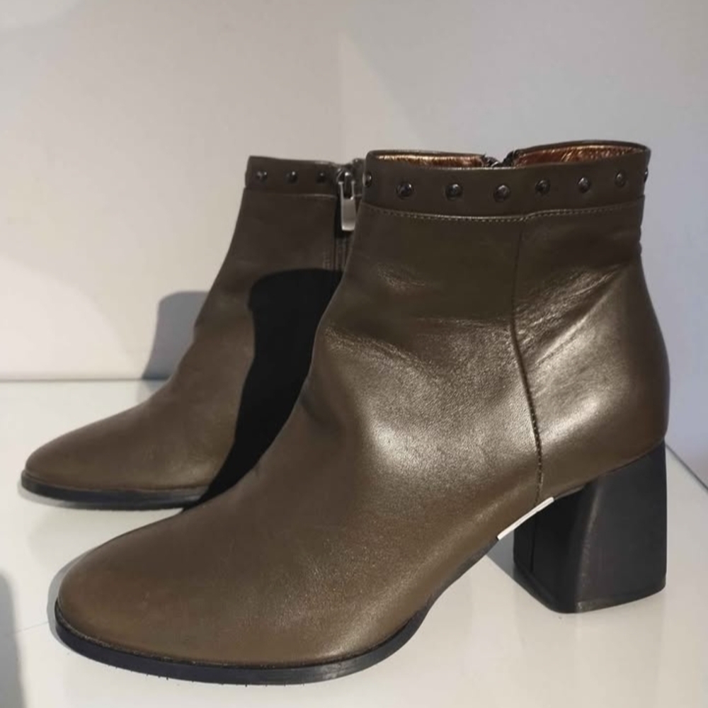 Shoe Embassy Women's Leather Boots